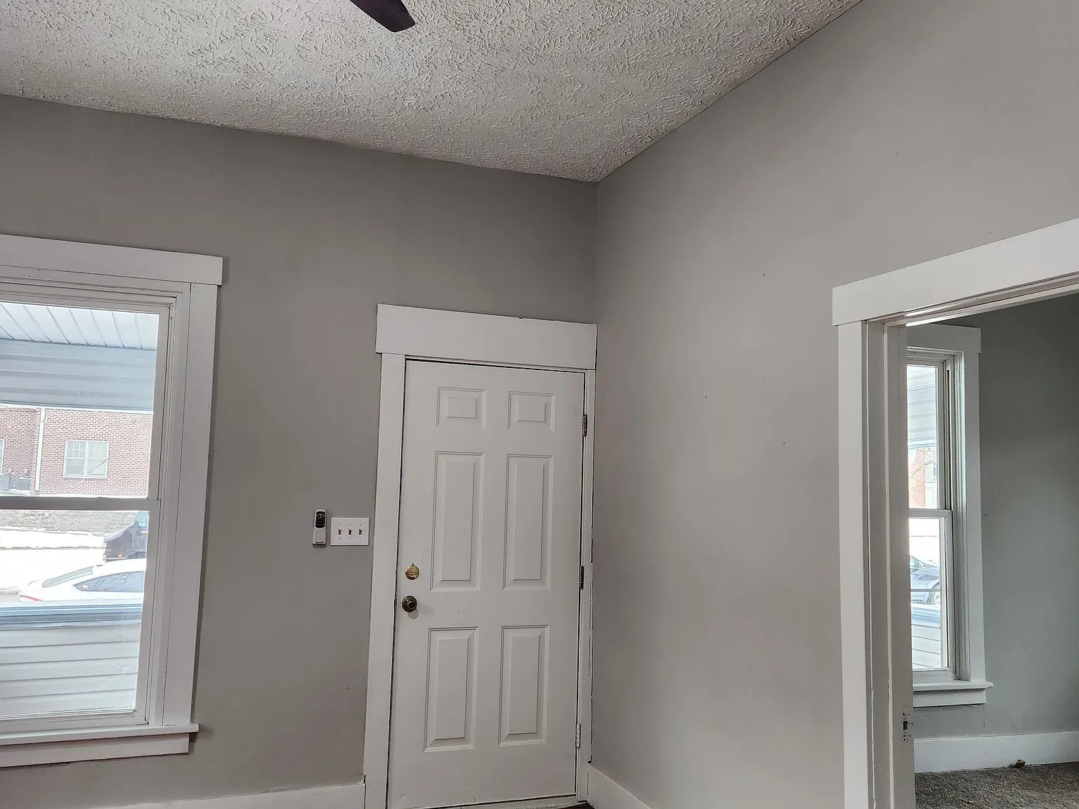 3 bed, 1096 sqft, $1,900 — Photo 4