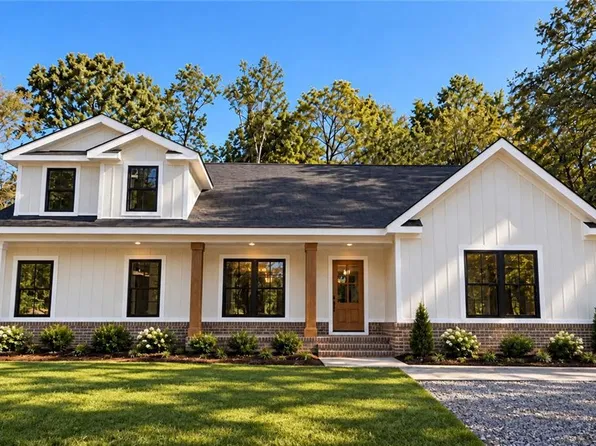 19005 Longview Dr, Windsor, VA 23487
