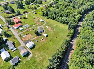 75 Acorn Rd, Rocky Mount, VA 24151