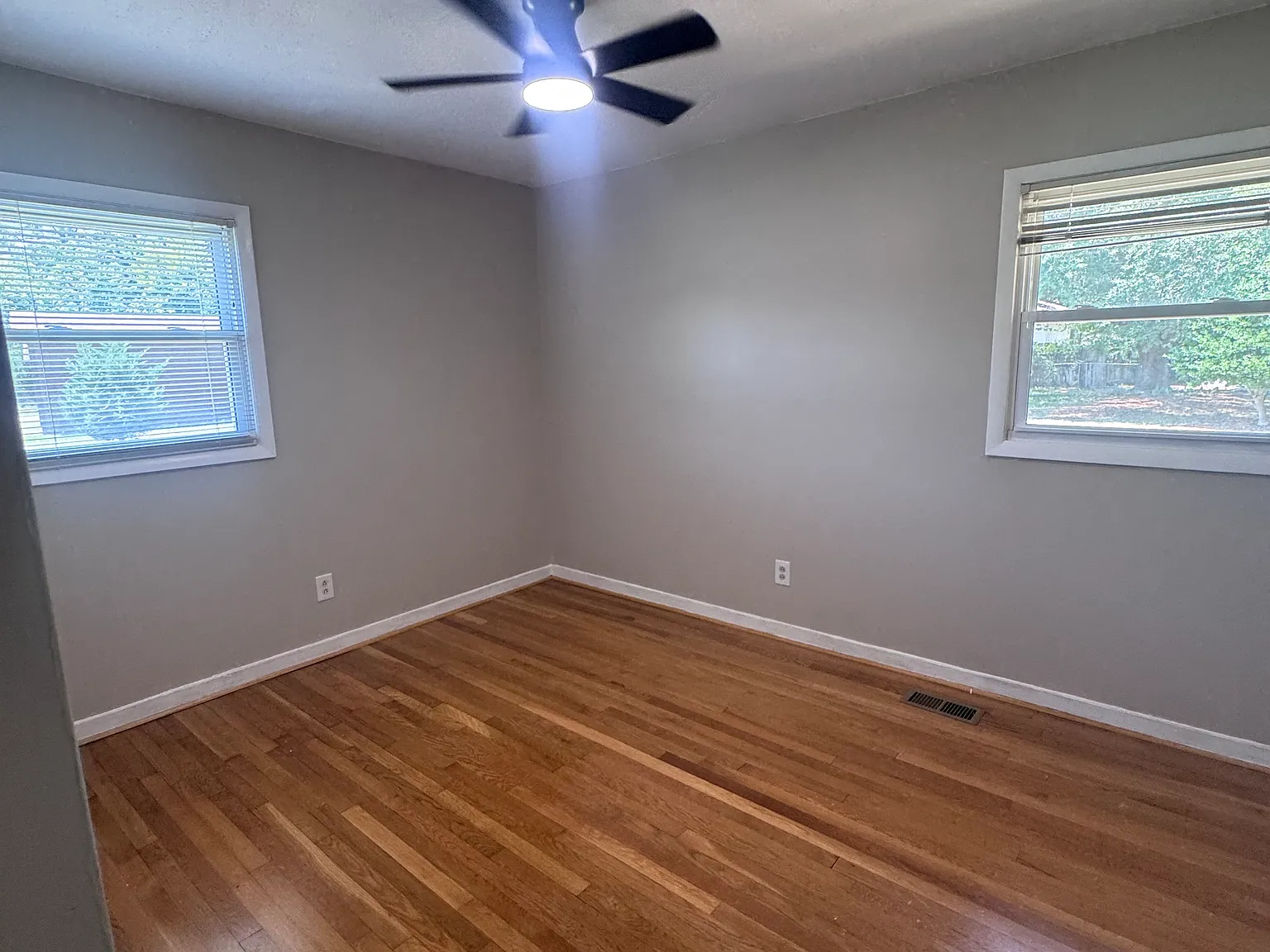 4 bed, $1,950 — Photo 4