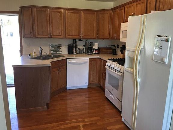 3rd image of 40 Hilltop Dr