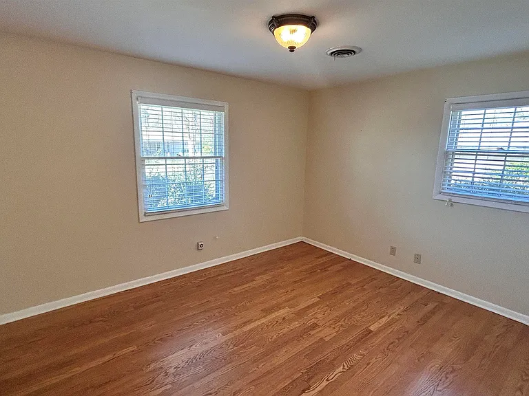 2106 Giles Dr NE — Photo 19
