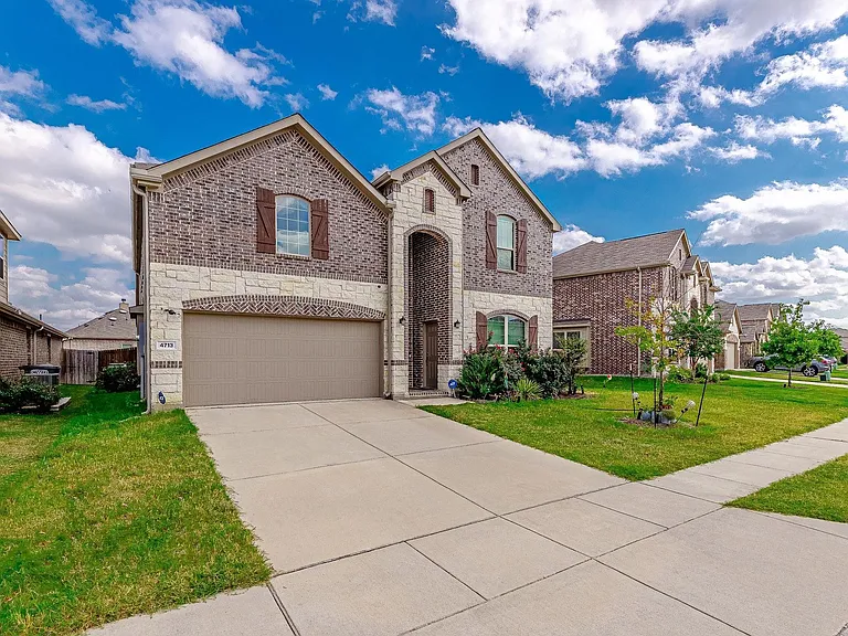 4713 Lake Cove Way — Photo 1