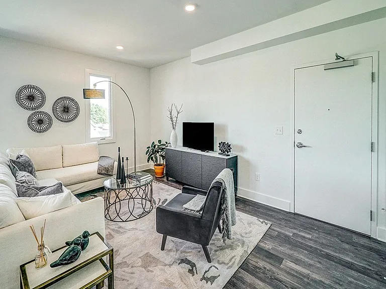 Riverside Village Apartments — Photo 60