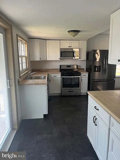 4 bed, 1248 sqft, $2,350 — Photo 3