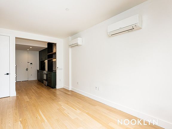 5th image of 1052 Greene Ave #424