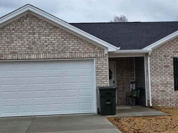 587 Pinehurst Dr, Vine Grove, KY 40175