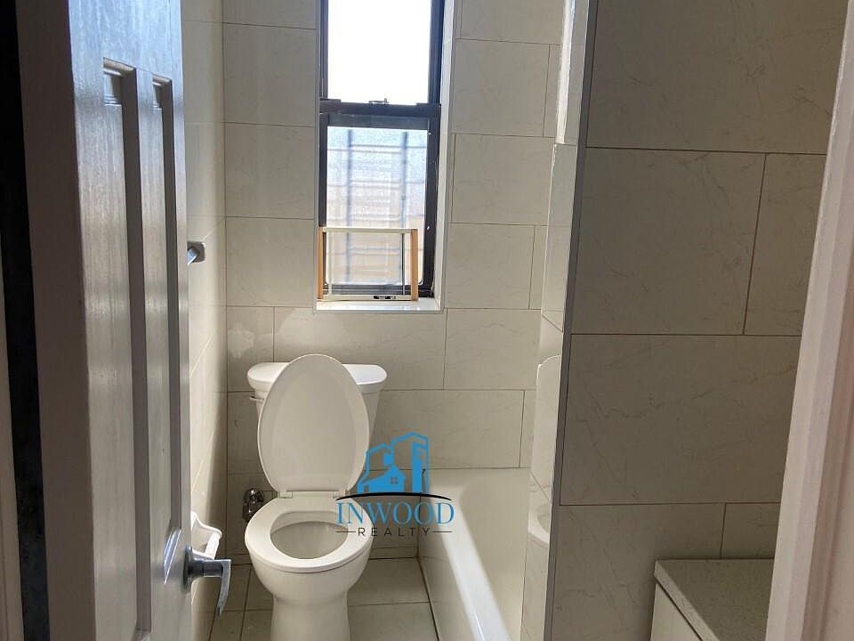 2nd image of 678 Waring Ave #2G