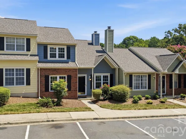 9014 Four Mile Creek Rd, Charlotte, NC 28277