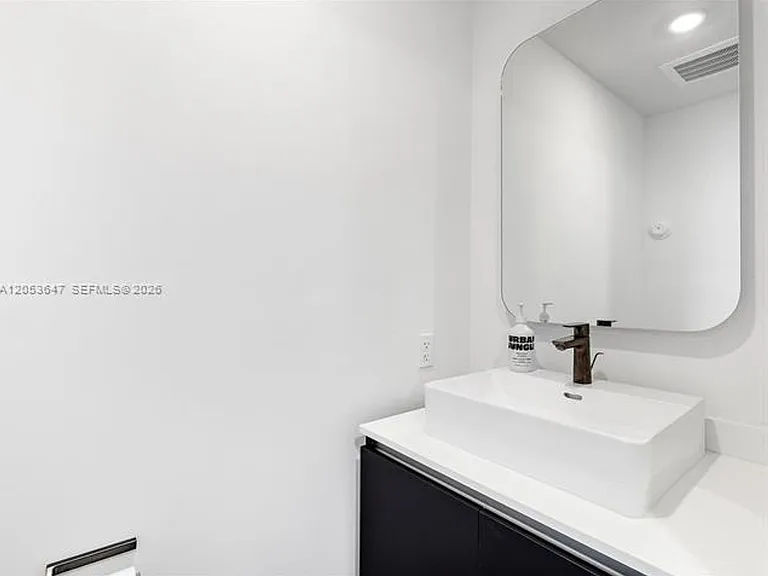 227 NE 2nd St #CU-2706 — Photo 5