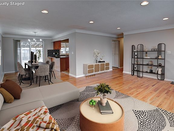 3rd image of 2631 Sherwood Dr