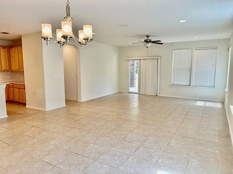 413 Hunters Hill Dr — Photo 16