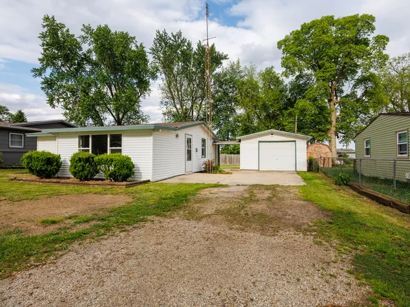 303 N Woodlawn St, Downs, IL 61736