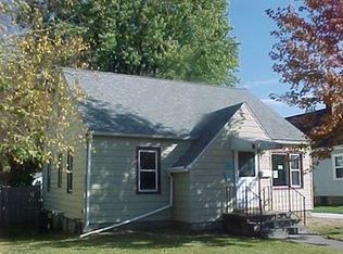 2361 Dunham St, Clinton, IA 52732