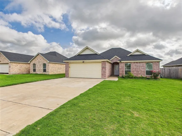 398 Blakney St, Cleburne, TX 76031