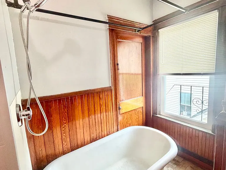 212 Welles Street — Photo 6
