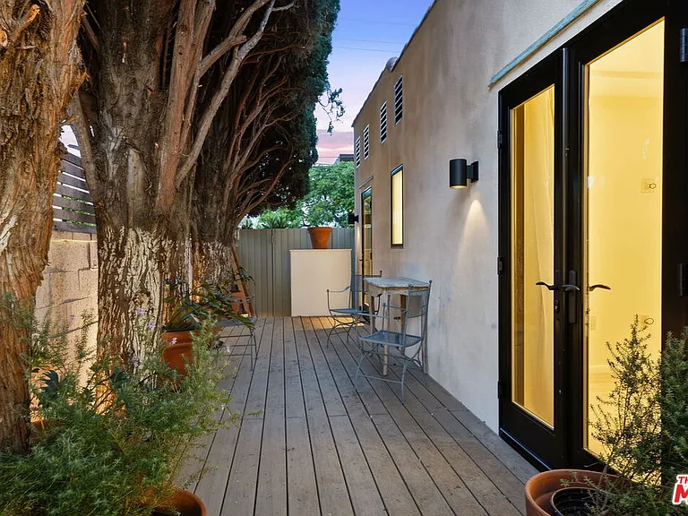 9001 Rosewood Ave — Photo 45