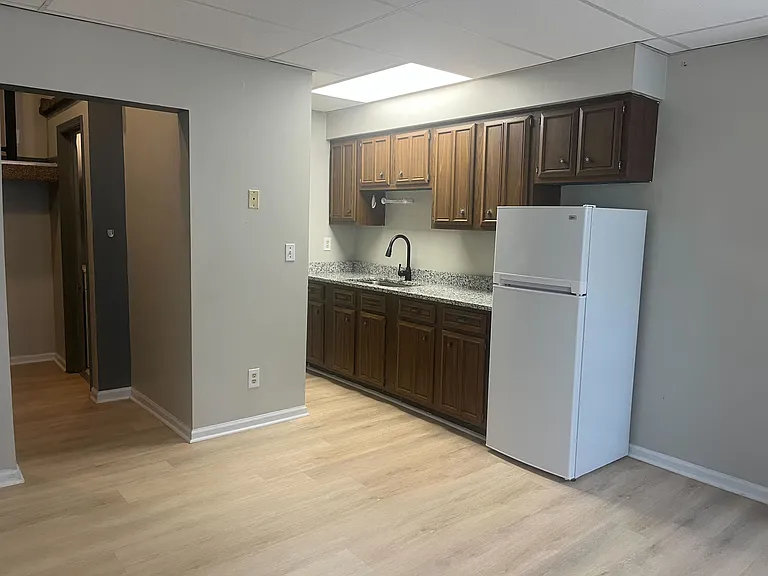322 E Main St #9 — Photo 3