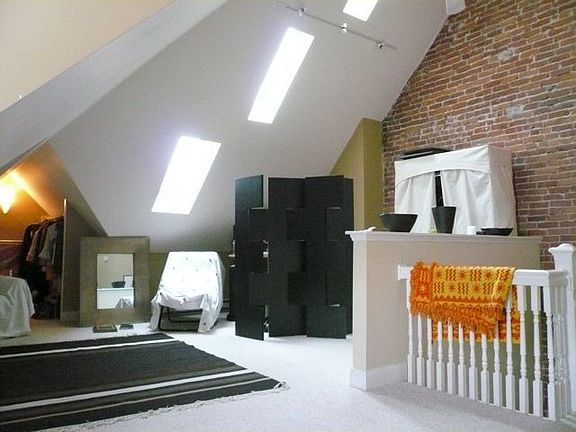 3rd Floor Master Suite w/Full Bath