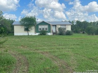 121 Hidden Ln, Jourdanton, TX 78026