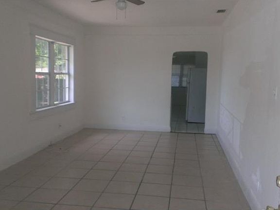 2nd image of 1408 E Louise Ave