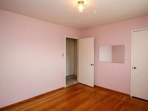 4th image of 107 Empire Pl