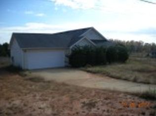 826 Charlie Fuller Rd, Grantville, GA 30220