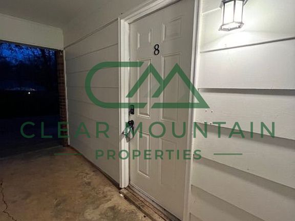 3rd image of 300 Brook Glenn Rd APT 8