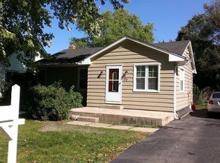 37 Barberry Dr, Crystal Lake, IL 60014