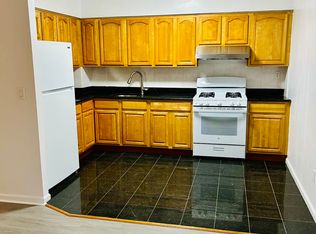 61-06 217th St FLOOR 2, Oakland Gardens, NY 11364