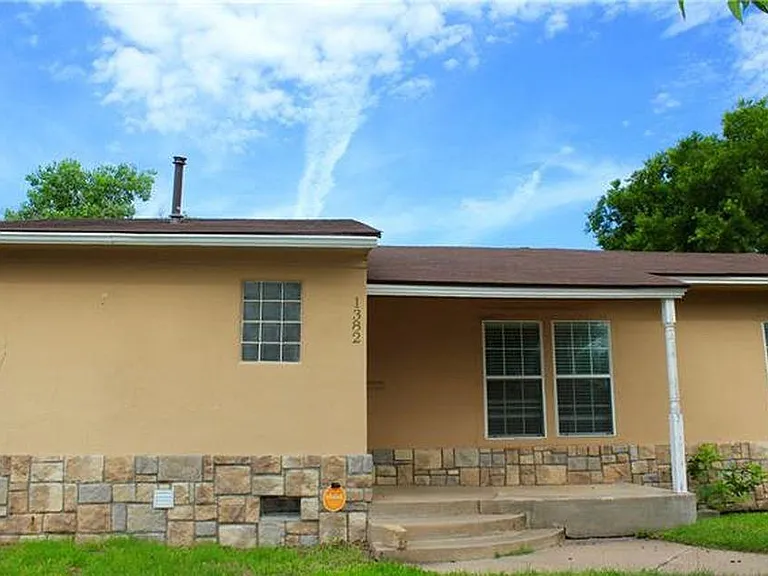 1382 Sayles Blvd — Photo 1