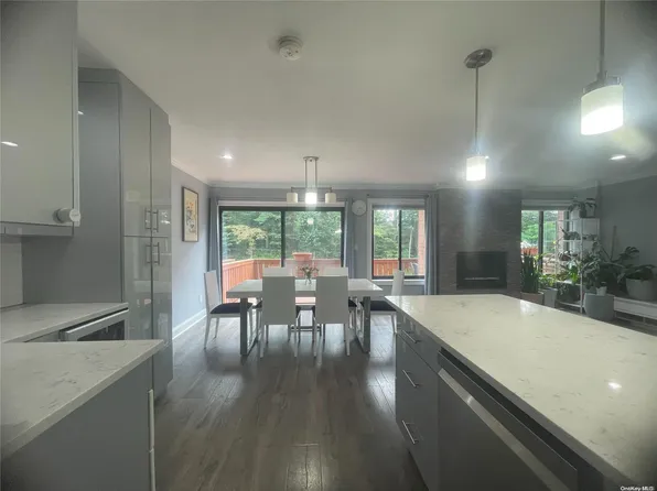 97 Cricket Club Drive #97, Roslyn, NY 11576