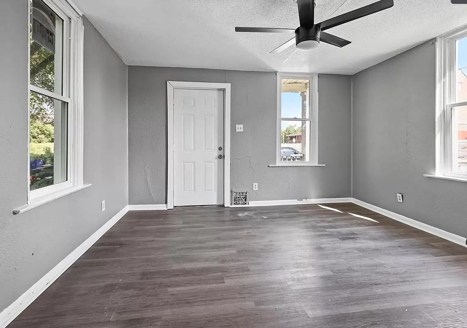 Lovely 3 Bedroom / 1 Bath for Rent - Section 8 Welcome ! — Photo 4