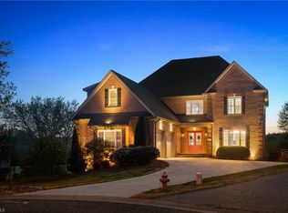 1040 Keswick Ln, Clemmons, NC 27012