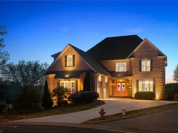 1040 Keswick Ln, Clemmons, NC 27012