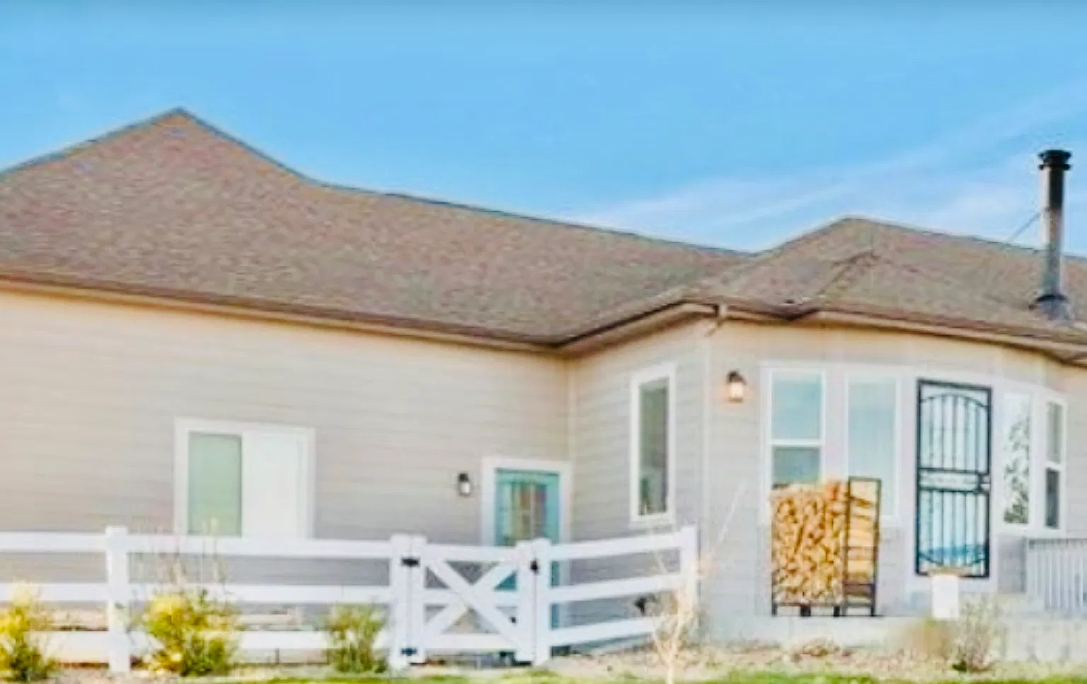 3 bed, 2.5 bath, 2700 sqft, $3,500 — Photo 1