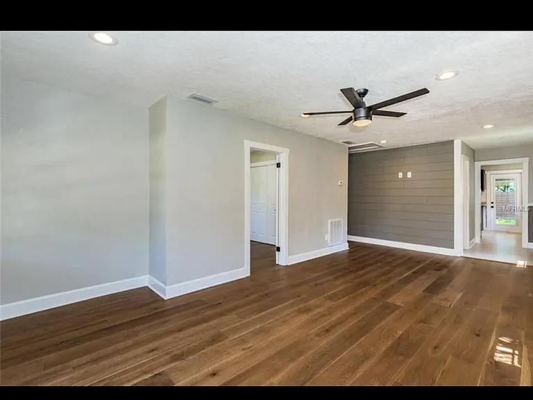 124 W Hiawatha St — Photo 4