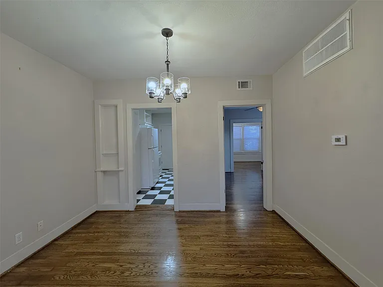 302 W Saulnier St #2 — Photo 7
