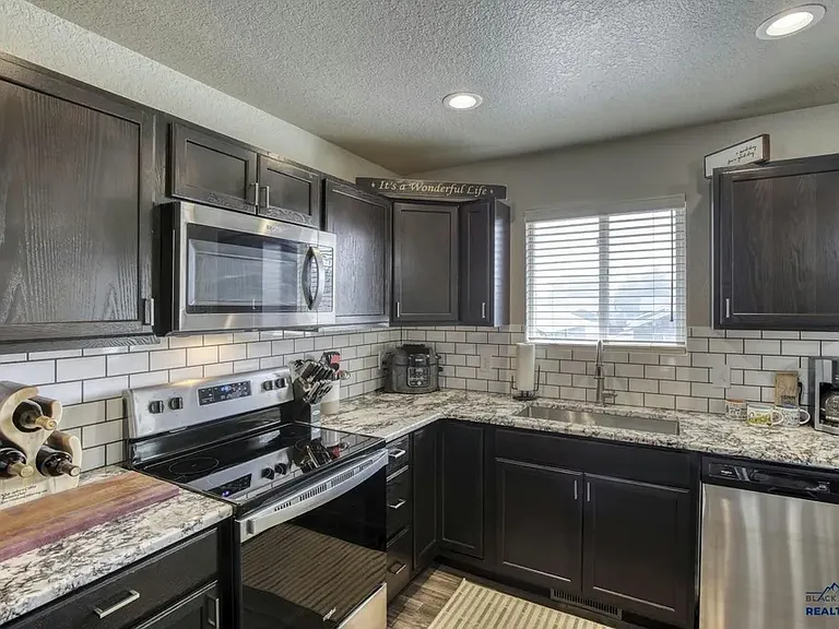 2915 Hutt Ct — Photo 8