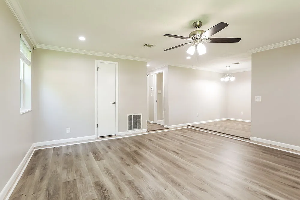 3 bed, 2.0 bath, 1274 sqft, $1,655 — Photo 4