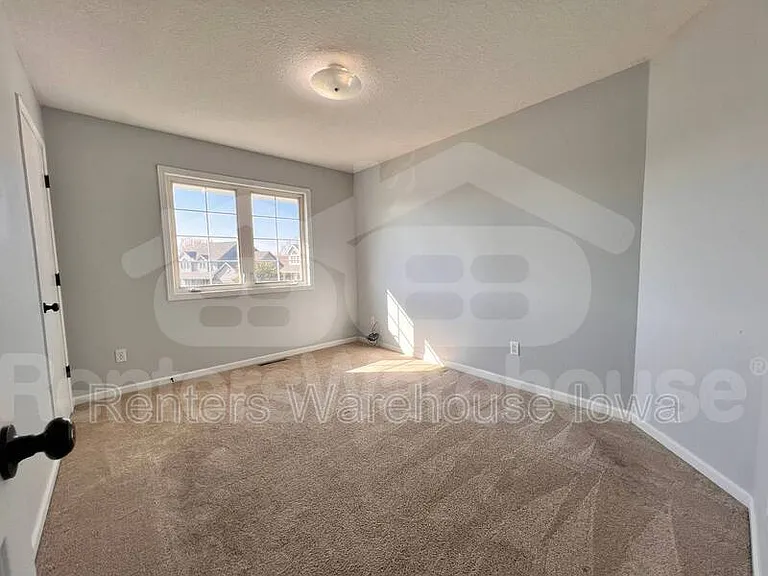1709 NE Sherman Ct — Photo 18