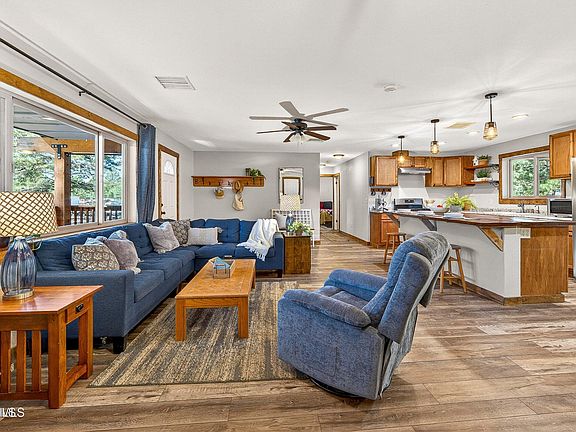 3rd image of 454 N East Park Road