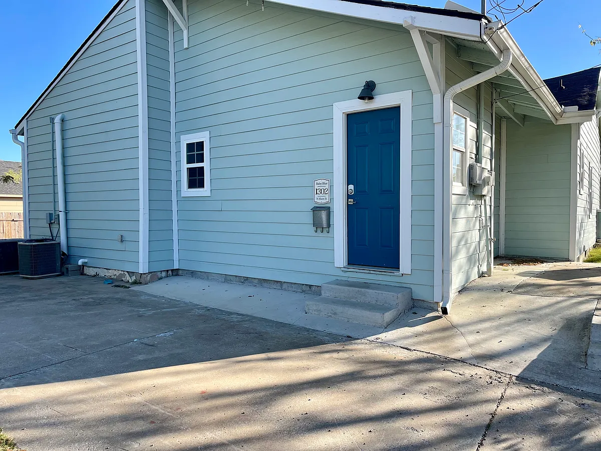 Building Photo - 1302 N Main St #B