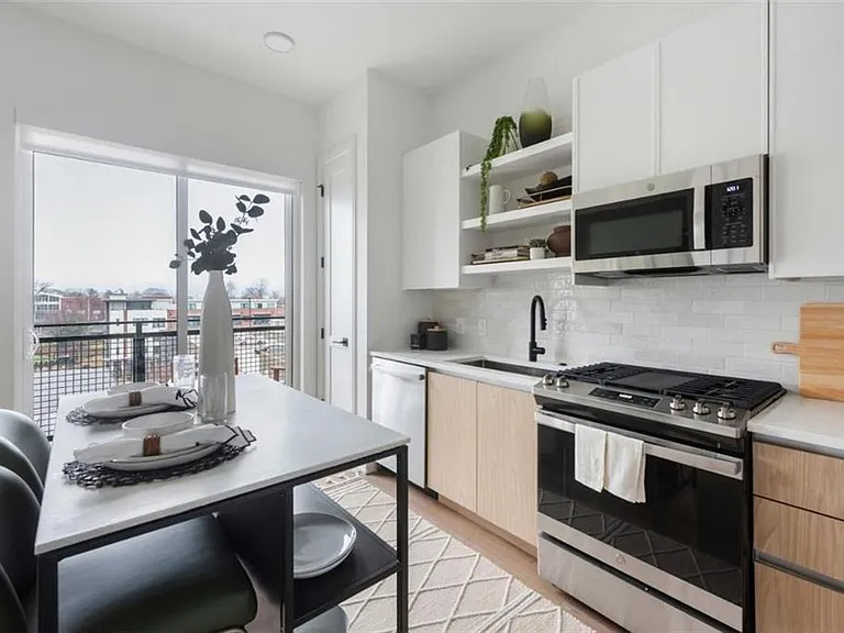 665 Auburn Ave NE #610 — Photo 17