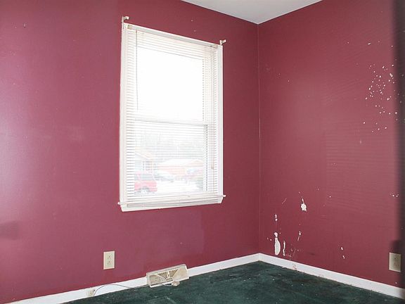 3rd image of 1078 Redwood Dr