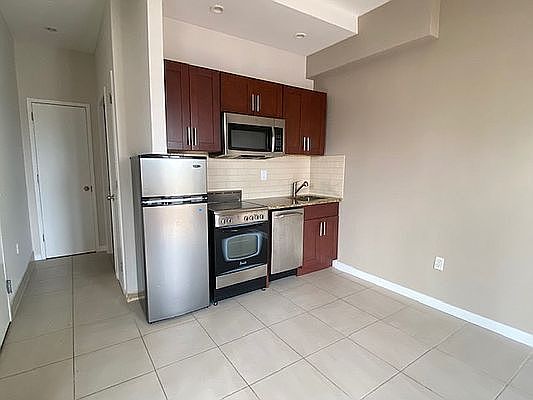 4th image of 202 E 110th St #8A