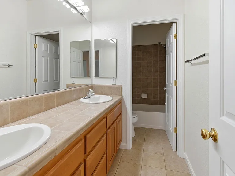 1050 Overland Pl — Photo 11