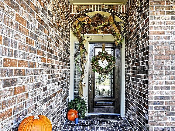 Large covered patio entrance. Great entrance to this beautiful home.