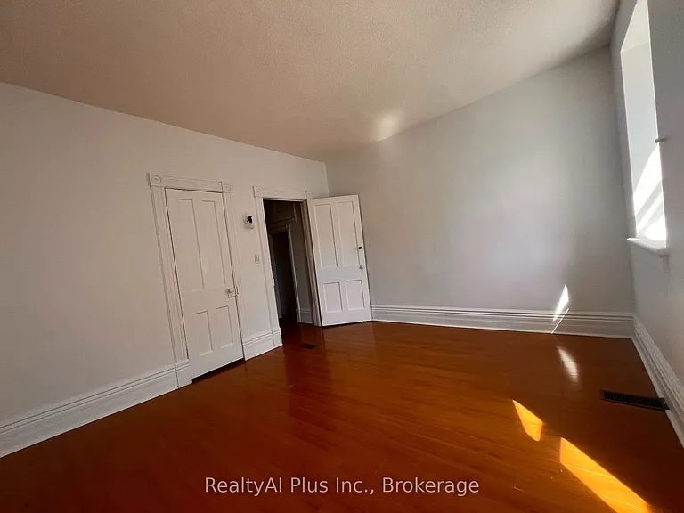 182 Boulton Ave — Photo 27