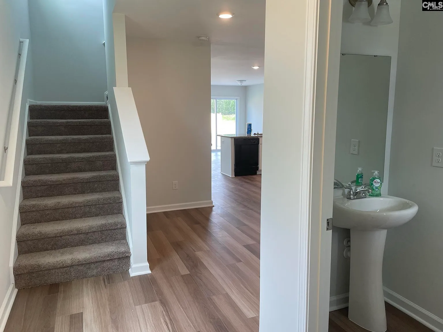 3 bed, 1620 sqft, $1,995 — Photo 2